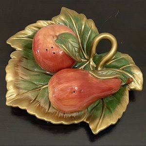 FITZ & FLOYD Apple Pear Salt & Pepper Shaker in a Leaf Tray